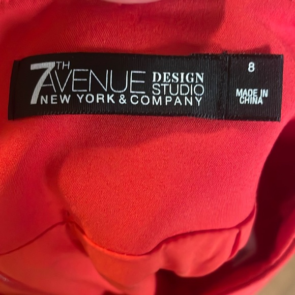 New York and Company, red pencil skirt with black buttons. Size 8 - Picture 2 of 5